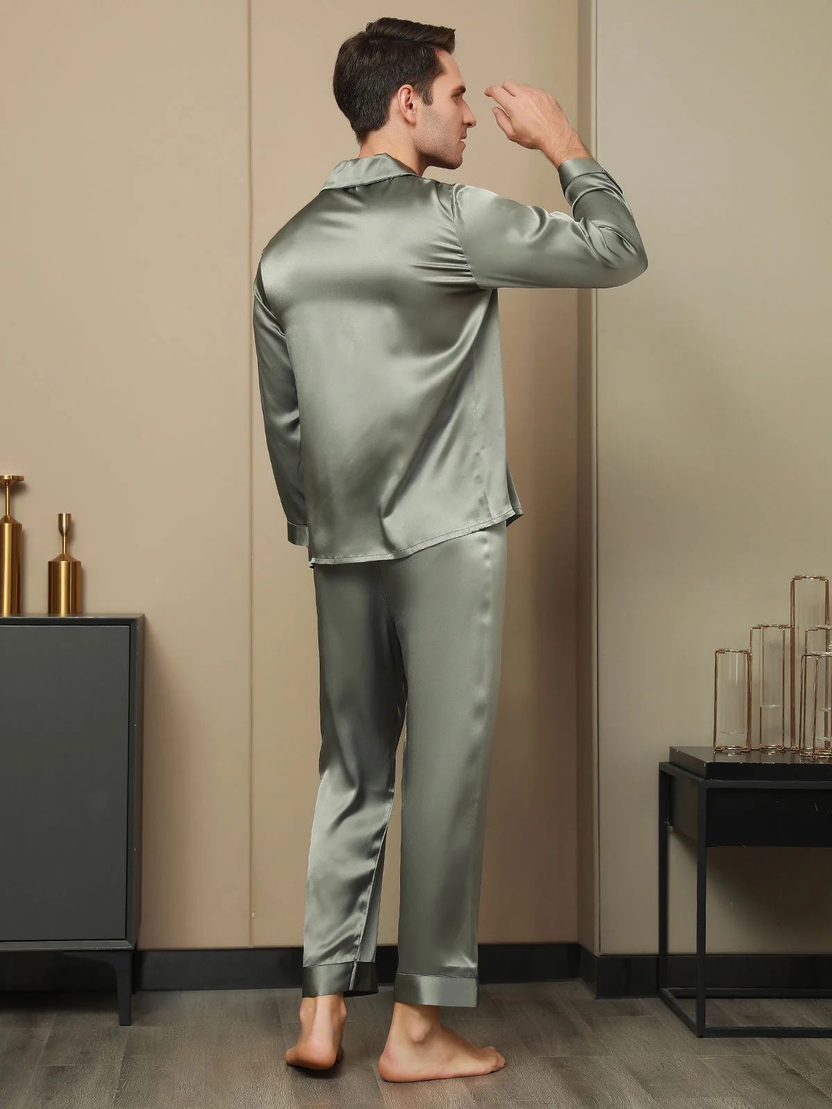 Men's Pure Silk Long Sleeve Notch Collar Pyjamas Set - Image 2