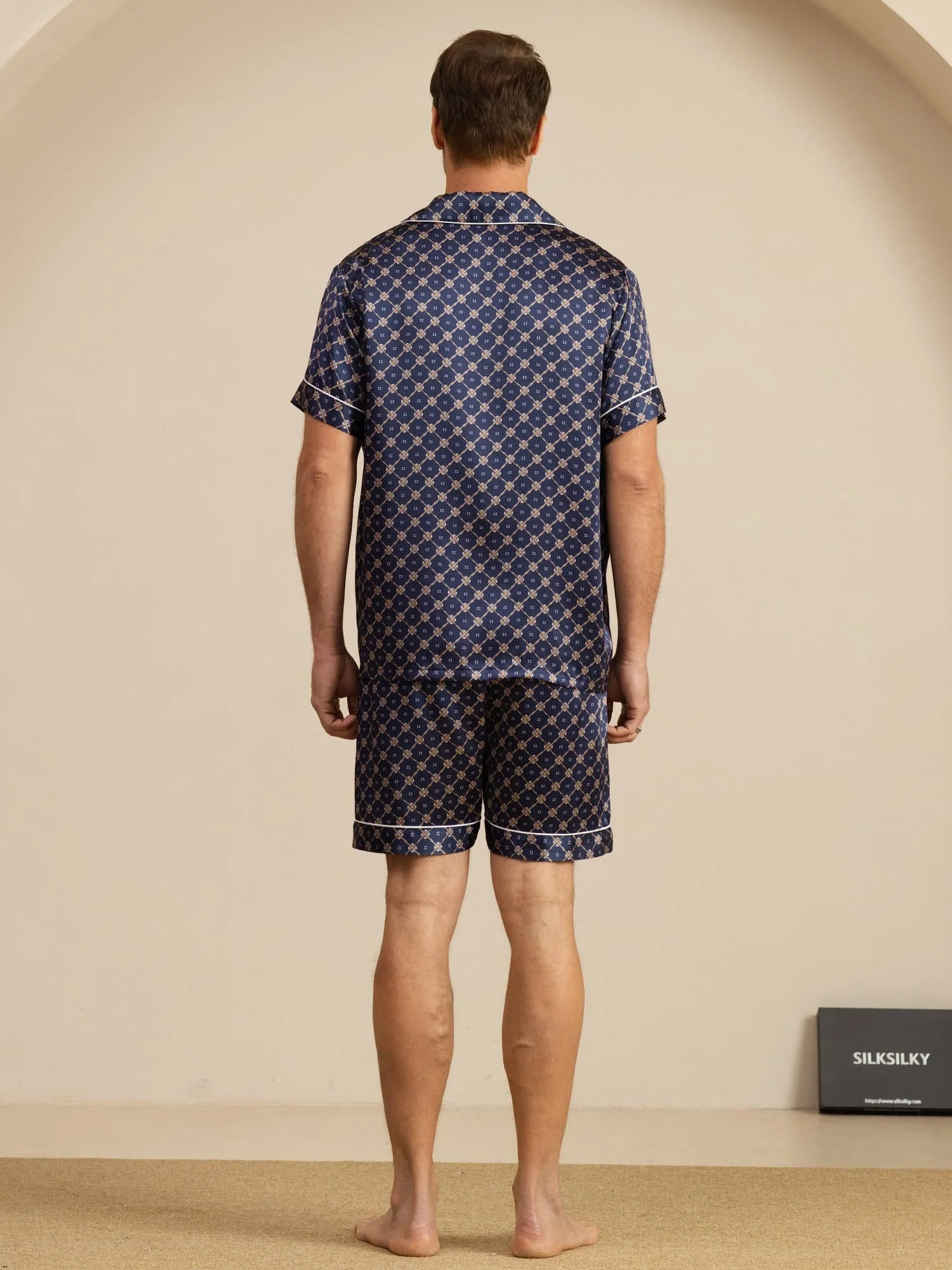 Pure Silk Short Sleeve Notch Collar Men's Chain Print Pajamas Set with Shorts - Image 2