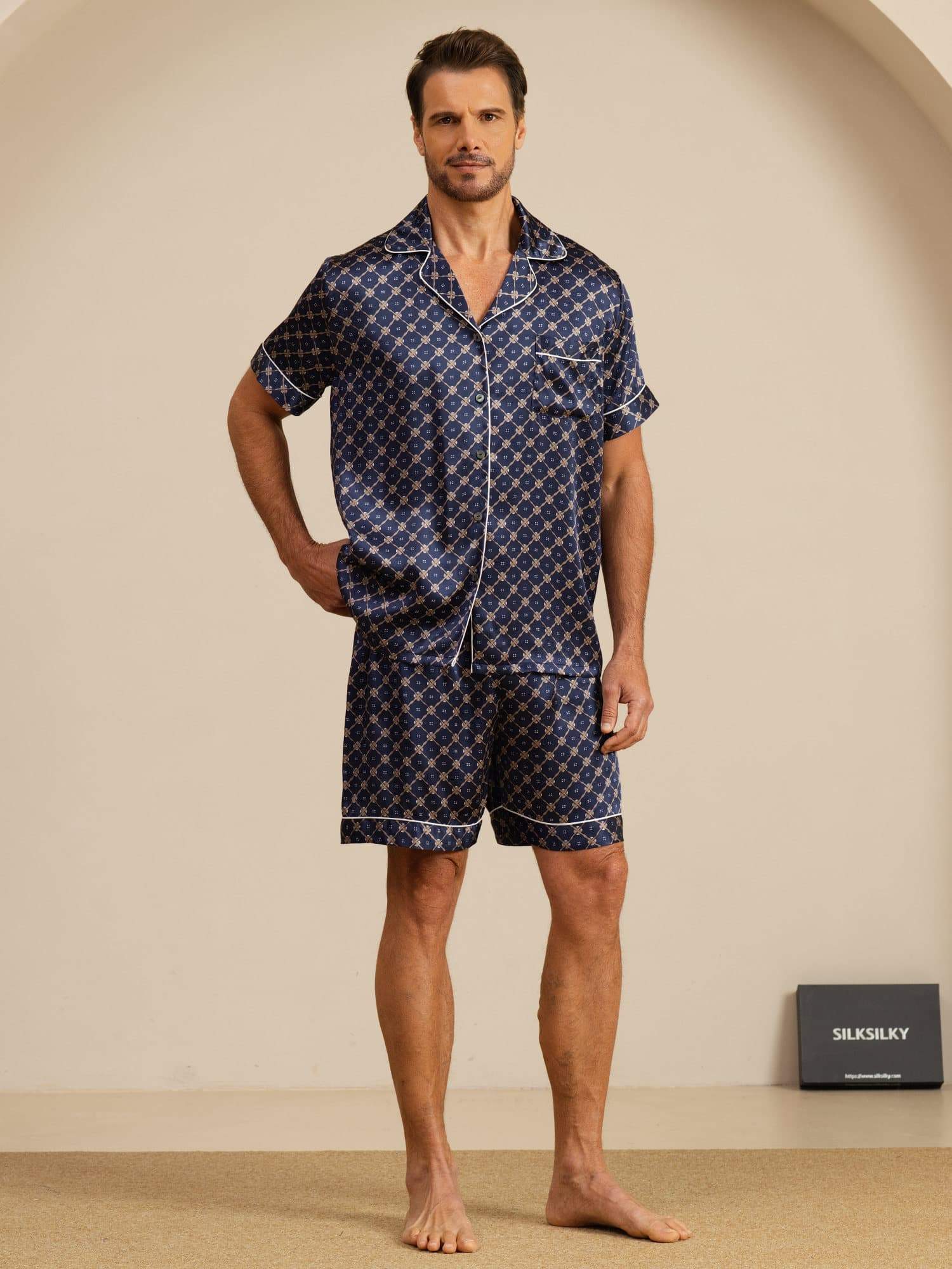 Pure Silk Short Sleeve Notch Collar Men's Chain Print Pajamas Set with Shorts - Image 3