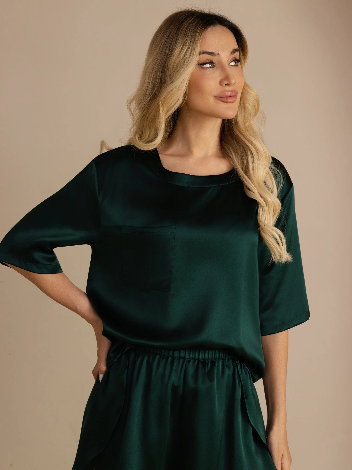 Pure Silk Short Sleeve Round Neck Women's Pyjamas Set - Image 12