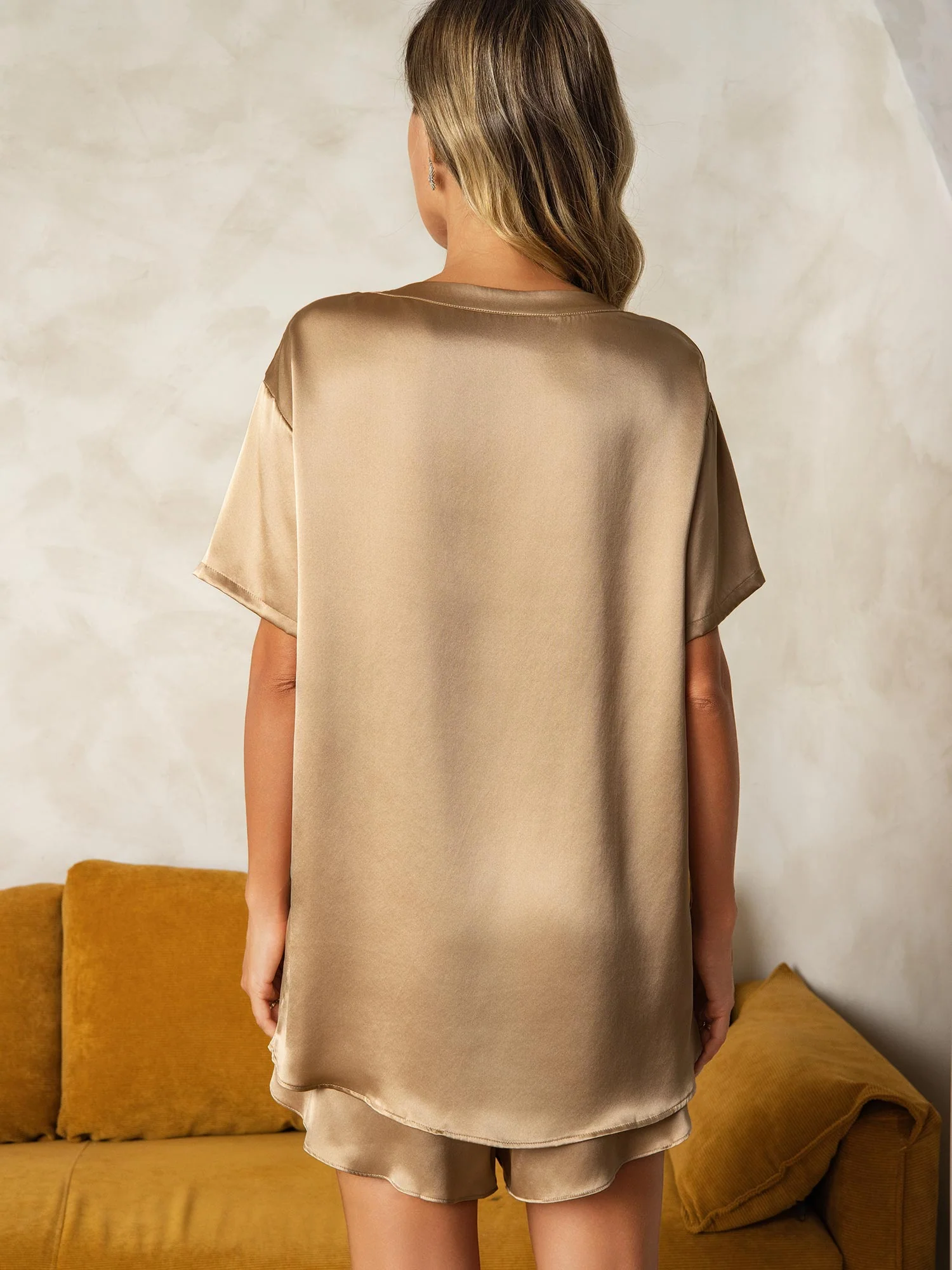 Pure Silk Short Sleeve Round Neck Women's Pyjamas Set - Image 43