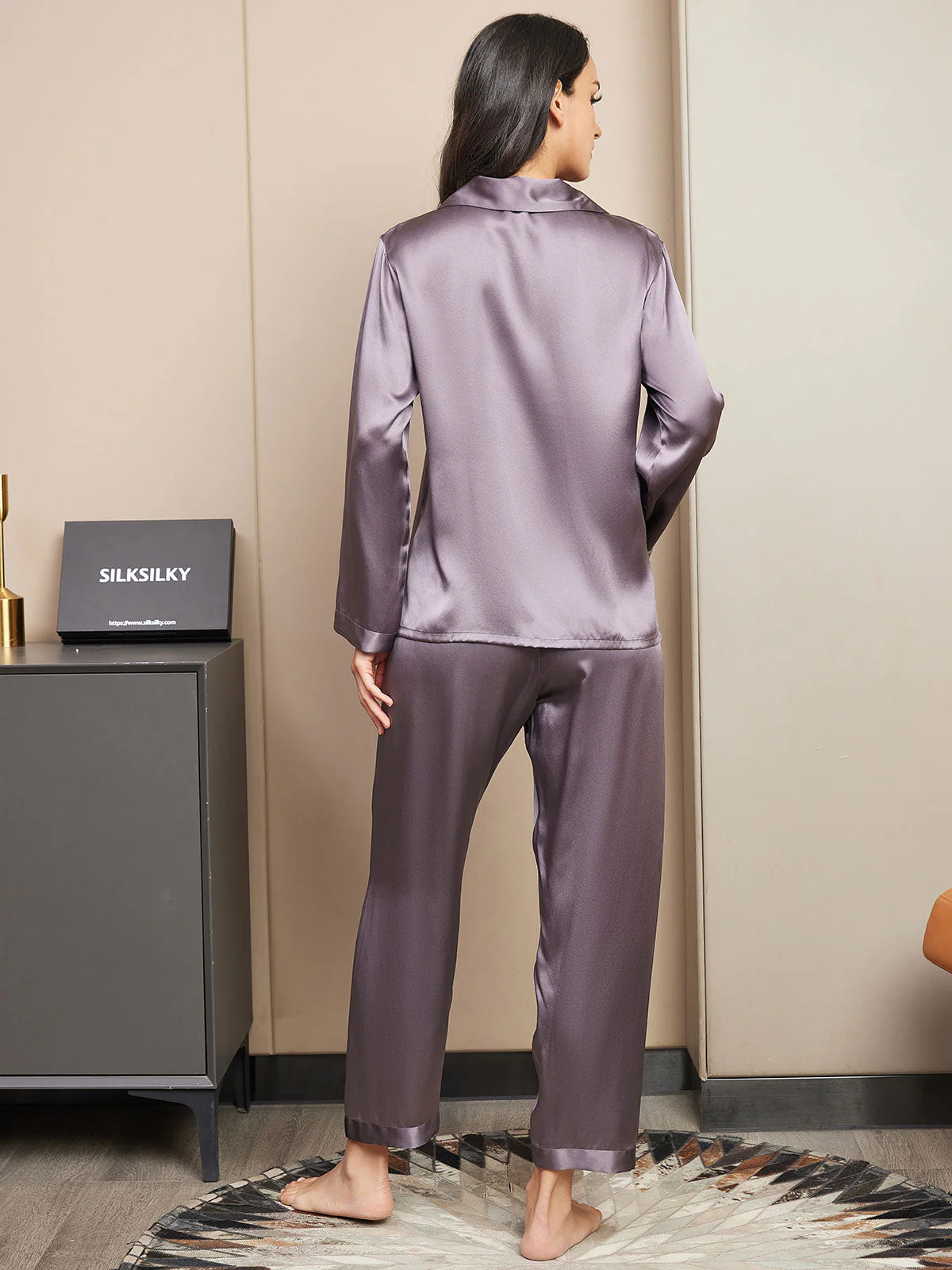 Pure Silk Long Sleeve Women's Pyjamas Set - Image 33