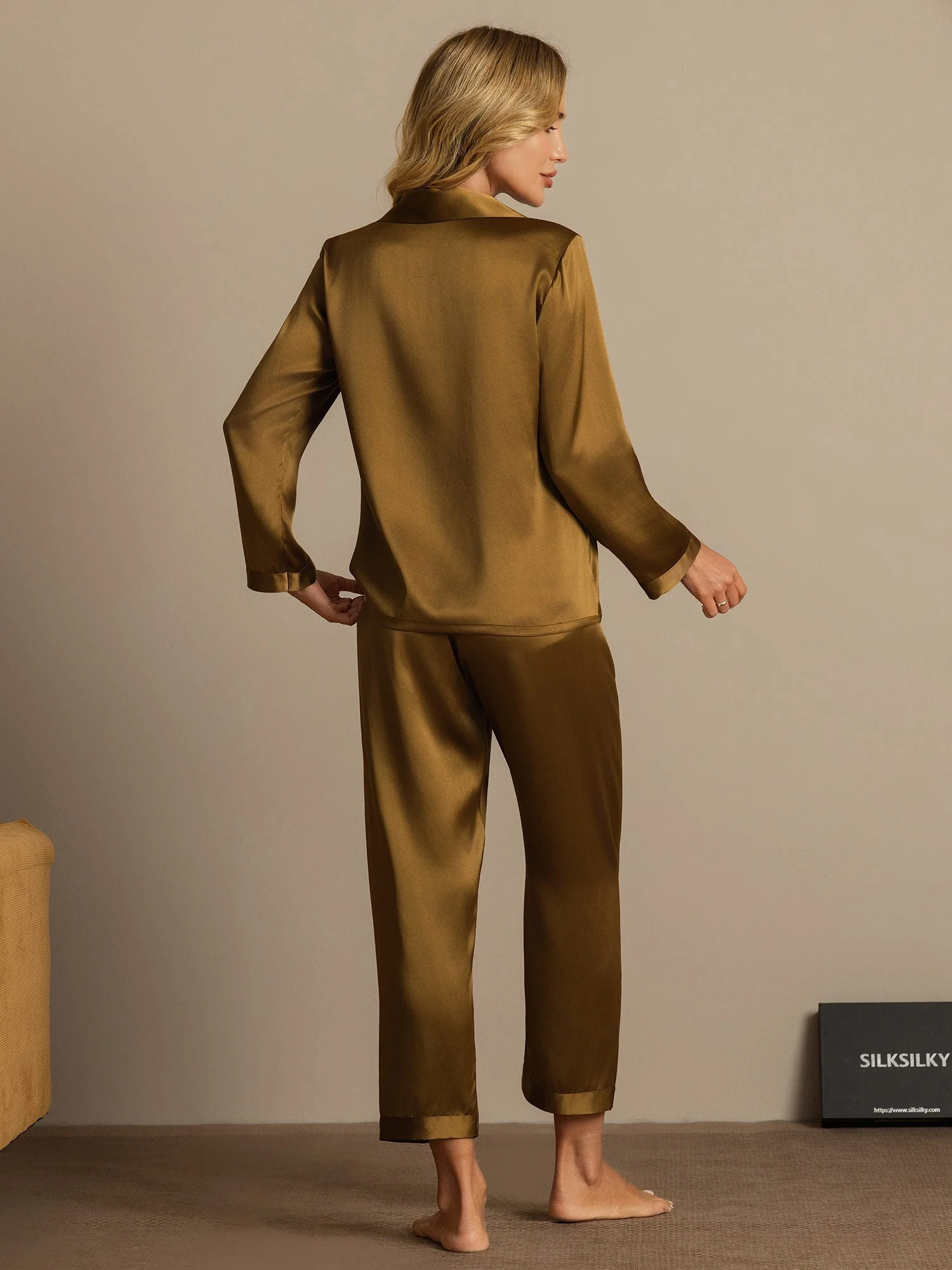 Pure Silk Long Sleeve Women's Pyjamas Set - Image 71